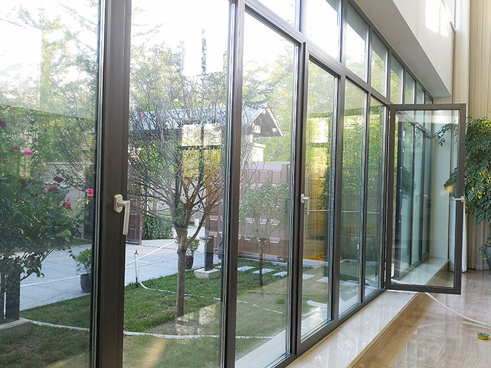 如何分辨鋁合金門窗的優(yōu)劣